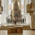 Für St. Moriz in Coburg schuf Werner Mally 2016 einen modularen Holzaltar.