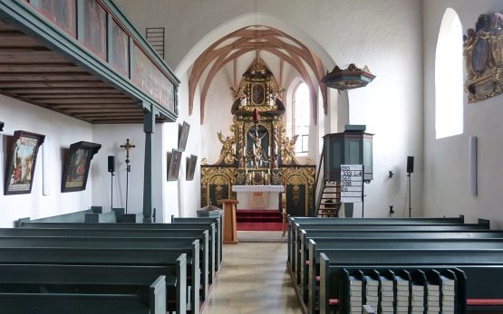 IDie mittelalterliche St. Wolfgang-Kirche in Röthenbach bei St. Wolfgang.
