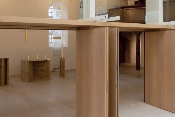 Blick in die evangelische Erlöserkirche in Gerolzhofen nach der Umgestaltung 2012.