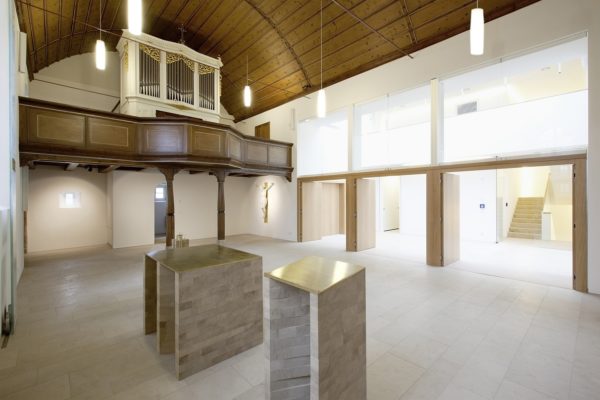 Blick in die evangelische Erlöserkirche in Gerolzhofen nach der Umgestaltung 2012.